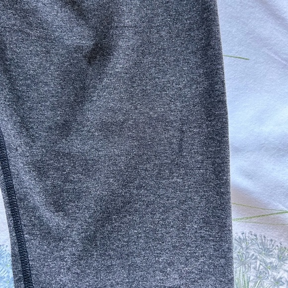 Lululemon cropped leggings; Size 6, grey and low rise. - Picture 2 of 8